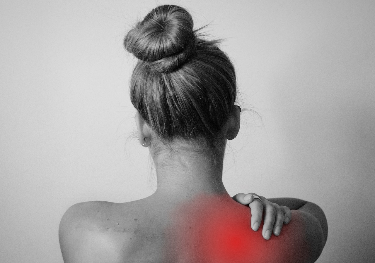 back, pain, shoulder, injury, sun, burn, nature, posture, ergonomic, woman, girl, soreness, discomfort, ache, hurt, irradiate, gray pain